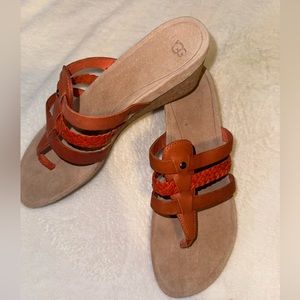 1016764 UGG MADDIE sandals. Size 9. Orange.